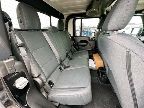 New 2026 Jeep Gladiator Sport AWD/4WD image 32