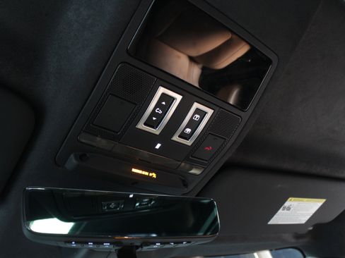 Used 2025 Land Rover Defender 110 V8 image 24