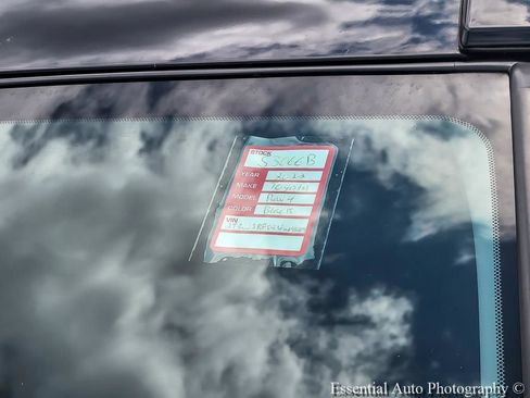 Used 2022 Toyota RAV4 XLE FWD image 33