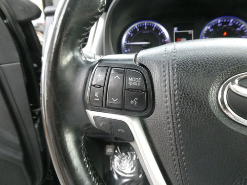 Used 2019 Toyota Highlander XLE image 19