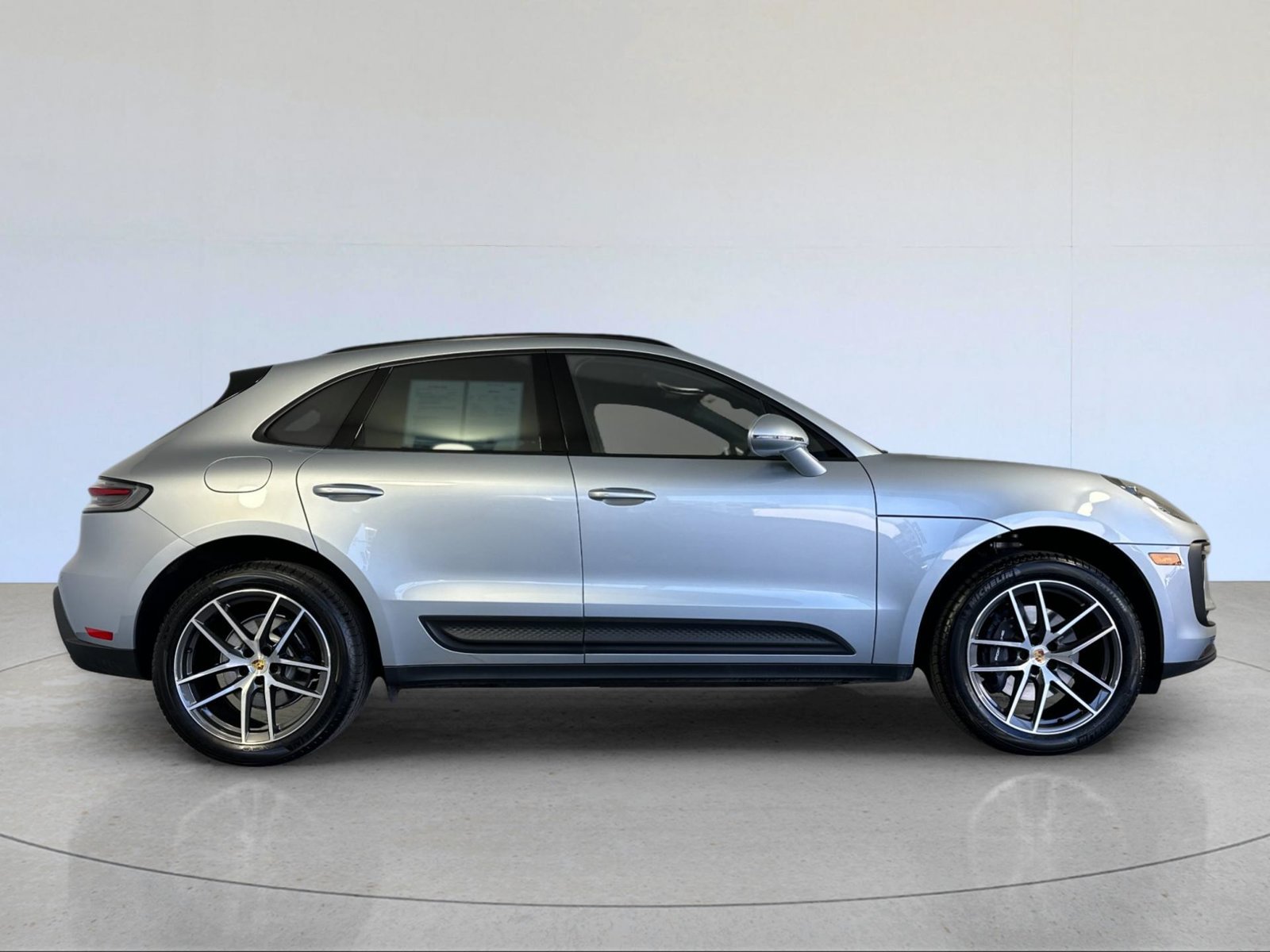 Certified 2026 Porsche Macan AWD/4WD image 9