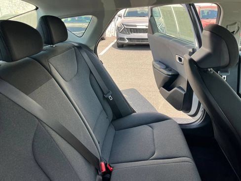 Used 2025 Kia K4 FWD image 37
