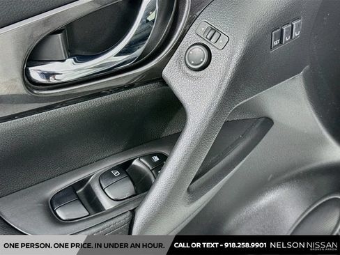 Used 2018 Nissan Rogue SV w/ Sun & Sound Touring Package FWD image 18