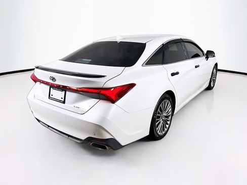 Used 2019 Toyota Avalon Limited image 34