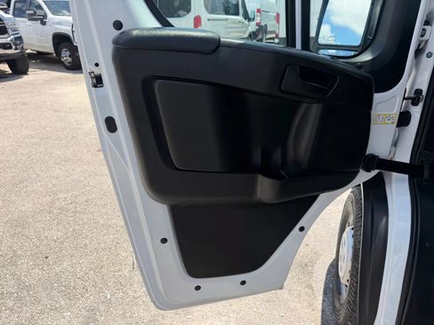 Used 2025 RAM ProMaster 2500 w/ Convenience Group FWD image 9