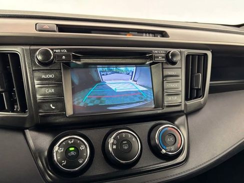 Used 2017 Toyota RAV4 LE AWD/4WD image 16