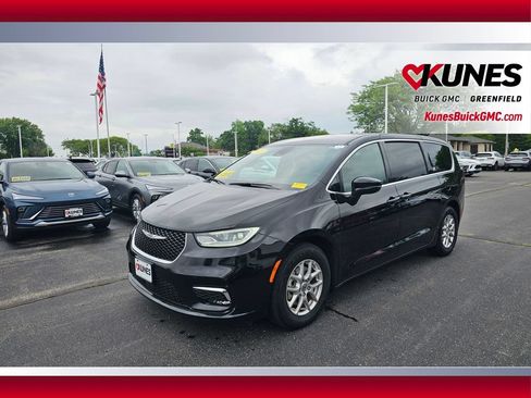 Used 2025 Chrysler Pacifica Select FWD image 12