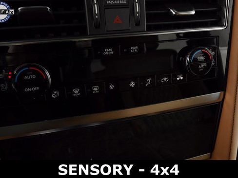 Used 2024 INFINITI QX80 Sensory image 28