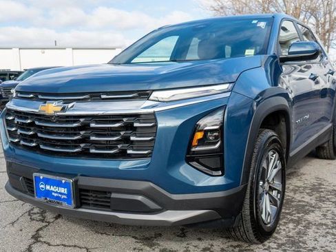 Used 2025 Chevrolet Equinox LT FWD image 2