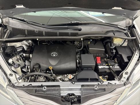 Used 2017 Toyota Sienna AWD image 10