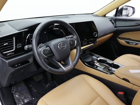 Used 2024 Lexus NX 250 FWD w/ Towing Package (2000 Lbs) image 8