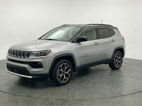 Used 2025 Jeep Compass Limited AWD/4WD image 3