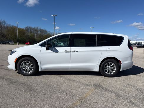 New 2026 Chrysler Voyager LX FWD image 6