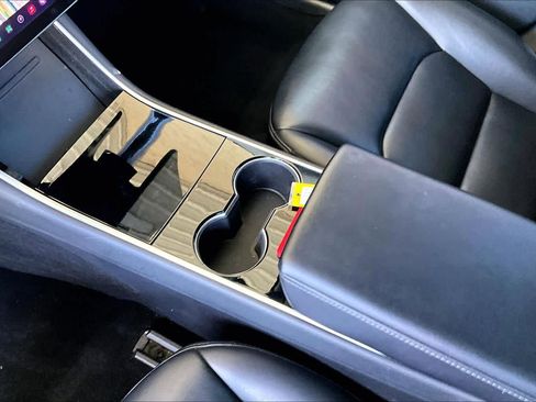 Used 2019 Tesla Model 3 Standard Range RWD image 16