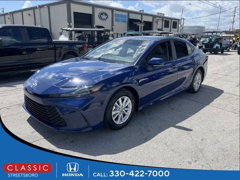 Used 2025 Toyota Camry LE image 1