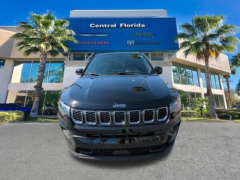 Used 2024 Jeep Compass Latitude image 3