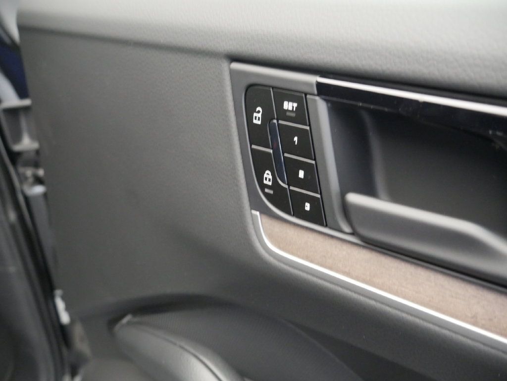 Certified 2026 Porsche Cayenne AWD/4WD image 28