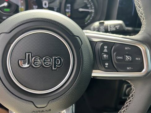 Used 2025 Jeep Wrangler Unlimited Sahara w/ Safety Group AWD/4WD image 33