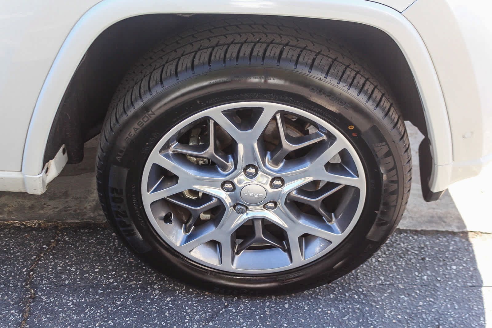 Used 2021 Jeep Grand Cherokee Overland AWD/4WD image 10