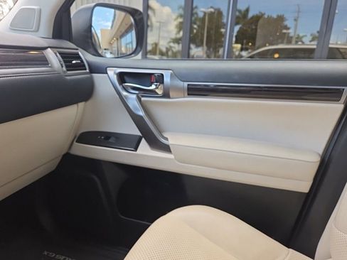 Used 2023 Lexus GX 460 Luxury w/ Accessory Package image 25