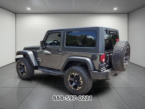 Used 2018 Jeep Wrangler Sport AWD/4WD image 3
