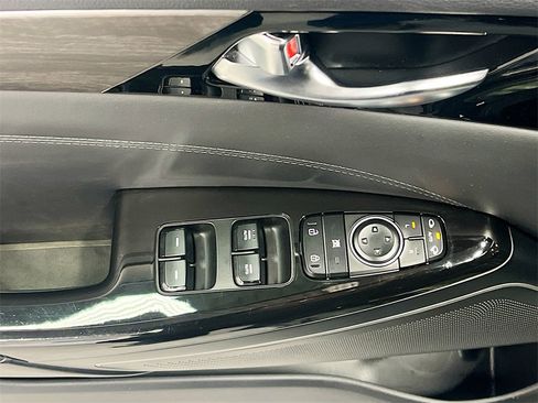 Used 2020 Kia Cadenza Technology image 18