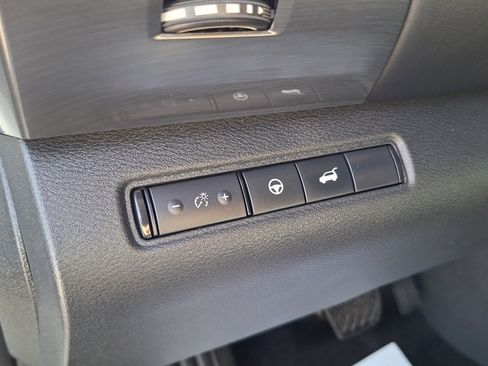 Certified 2023 Nissan Pathfinder SL w/ Lighting Package (N92) image 10