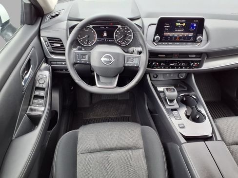 Used 2026 Nissan Rogue SV w/ Cold Weather Package FWD image 4
