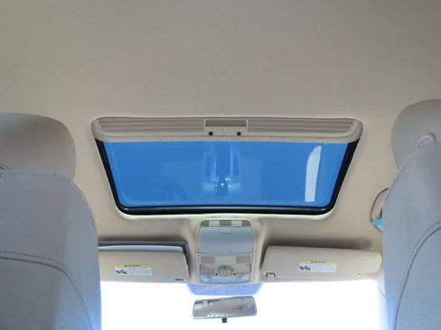 Used 2010 Volkswagen Passat Komfort FWD image 23