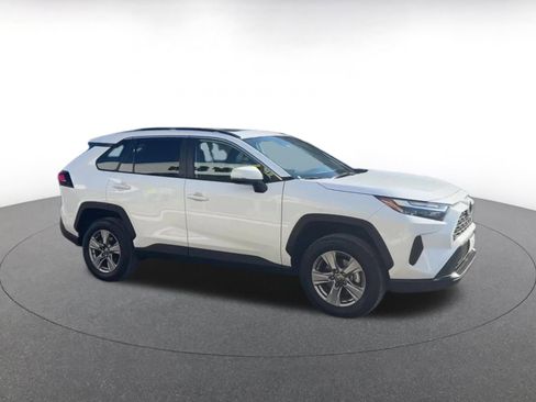 Used 2025 Toyota RAV4 XLE image 2