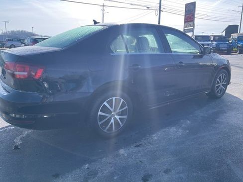 Used 2017 Volkswagen Jetta SE image 8