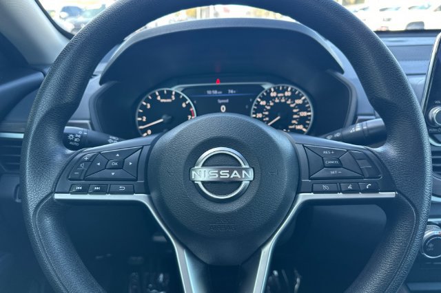 Used 2024 Nissan Altima 2.5 SV FWD image 25