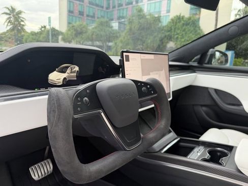 Used 2022 Tesla Model S Plaid image 10