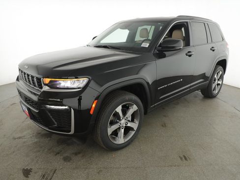 New 2026 Jeep Grand Cherokee Limited RWD image 4