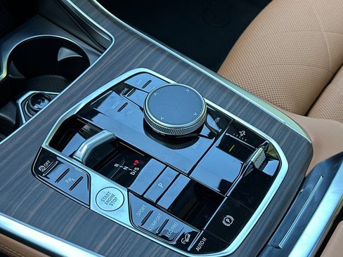 Certified 2025 BMW X7 xDrive40i w/ M Sport Package image 20