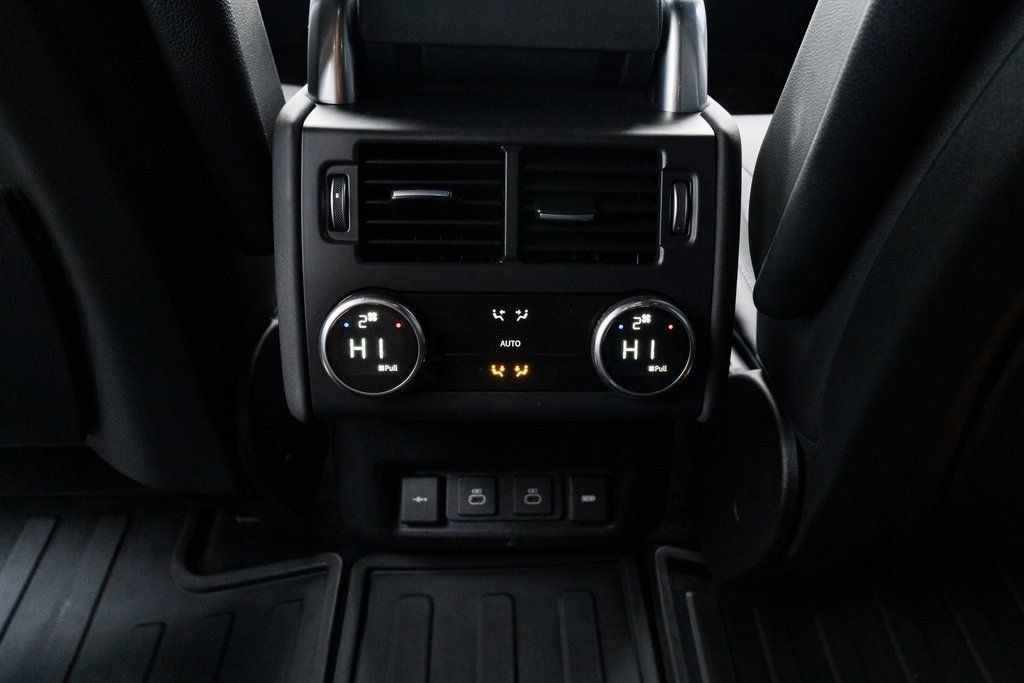Used 2021 Land Rover Discovery S R-Dynamic AWD/4WD image 16