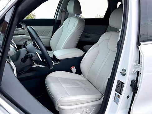 Certified 2022 Kia Sorento SX w/ Panoramic Sunroof Package image 23