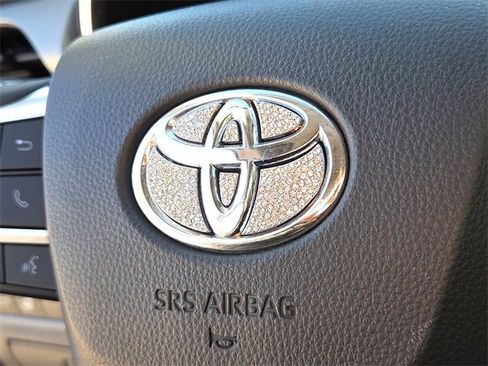 Used 2023 Toyota Highlander L image 27