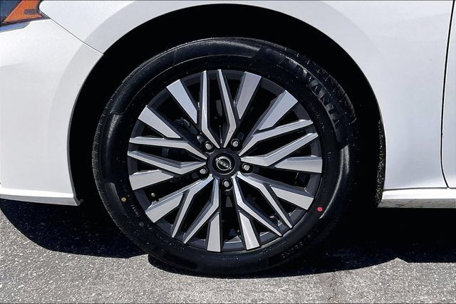 Certified 2024 Nissan Altima 2.5 SV FWD image 8