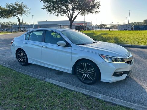 Used 2017 Honda Accord Sport image 8