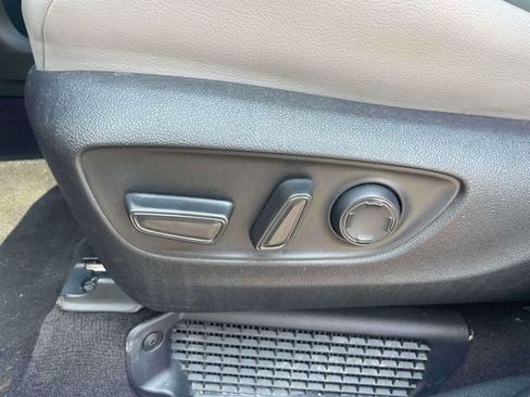 Certified 2025 Toyota Sienna XLE FWD image 21