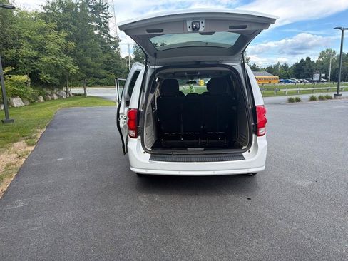 Used 2014 Dodge Grand Caravan SXT w/ Rear Park Assist Package FWD image 14