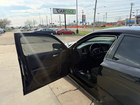 Used 2020 Dodge Charger SXT w/ Blacktop Package image 17