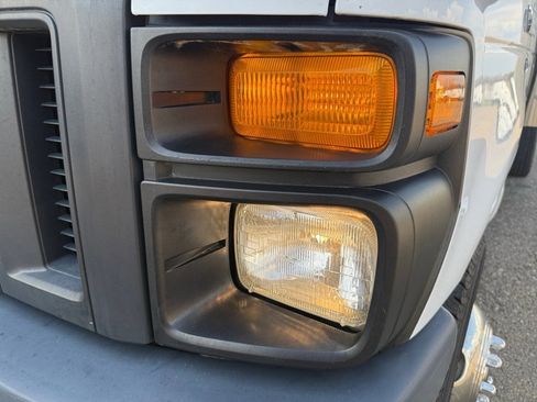 Used 2016 Ford E-350 and Econoline 350 Super Duty RWD image 23