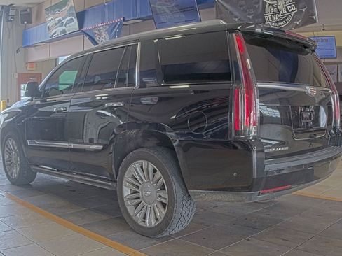 Used 2017 Cadillac Escalade Platinum AWD/4WD image 3