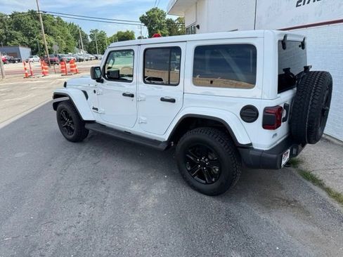 Used 2021 Jeep Wrangler Unlimited Sahara AWD/4WD image 3