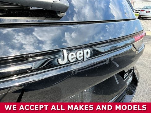 Used 2022 Jeep Grand Cherokee Summit w/ Luxury Tech Group V AWD/4WD image 24