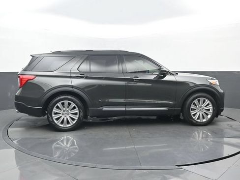 Used 2023 Ford Explorer Limited w/ Limited Technology Package RWD image 2