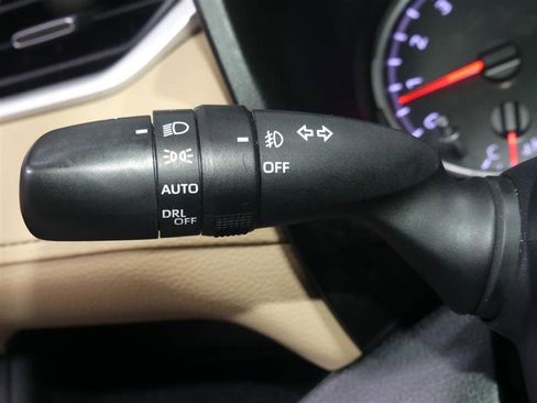 Used 2019 Toyota RAV4 XLE Premium image 34