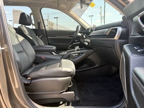 Certified 2023 Kia Telluride S w/ S Sunroof Package AWD/4WD image 18